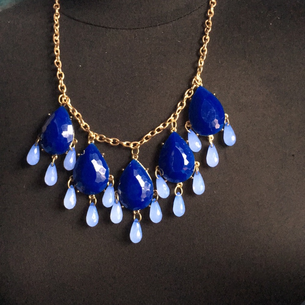 🔥HP🔥 🎉🎉🎉Gold-Tone Clustered Necklace🎉🎉🎉